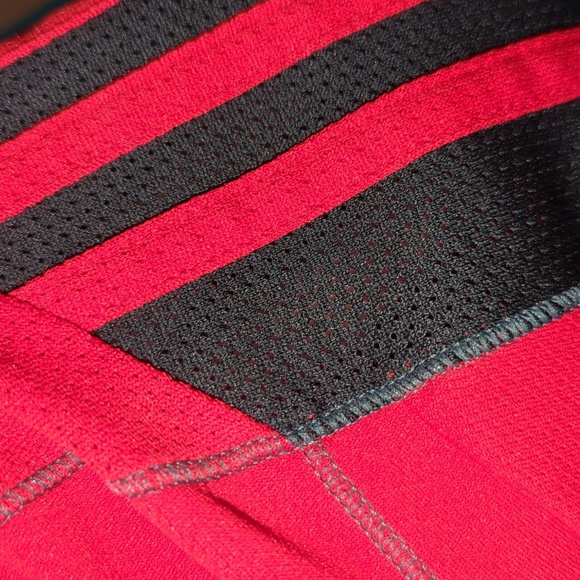 ❤️5/$25   Like New Adidas Dri Fit Mesh Sleeve Top Shirt - Picture 3 of 4